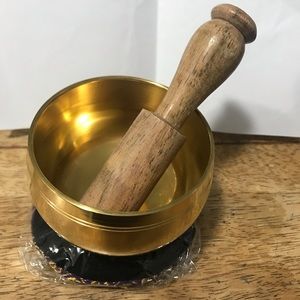 Small singing bowl and mallet